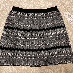 Short skirt, black/white, medium. New, never worn